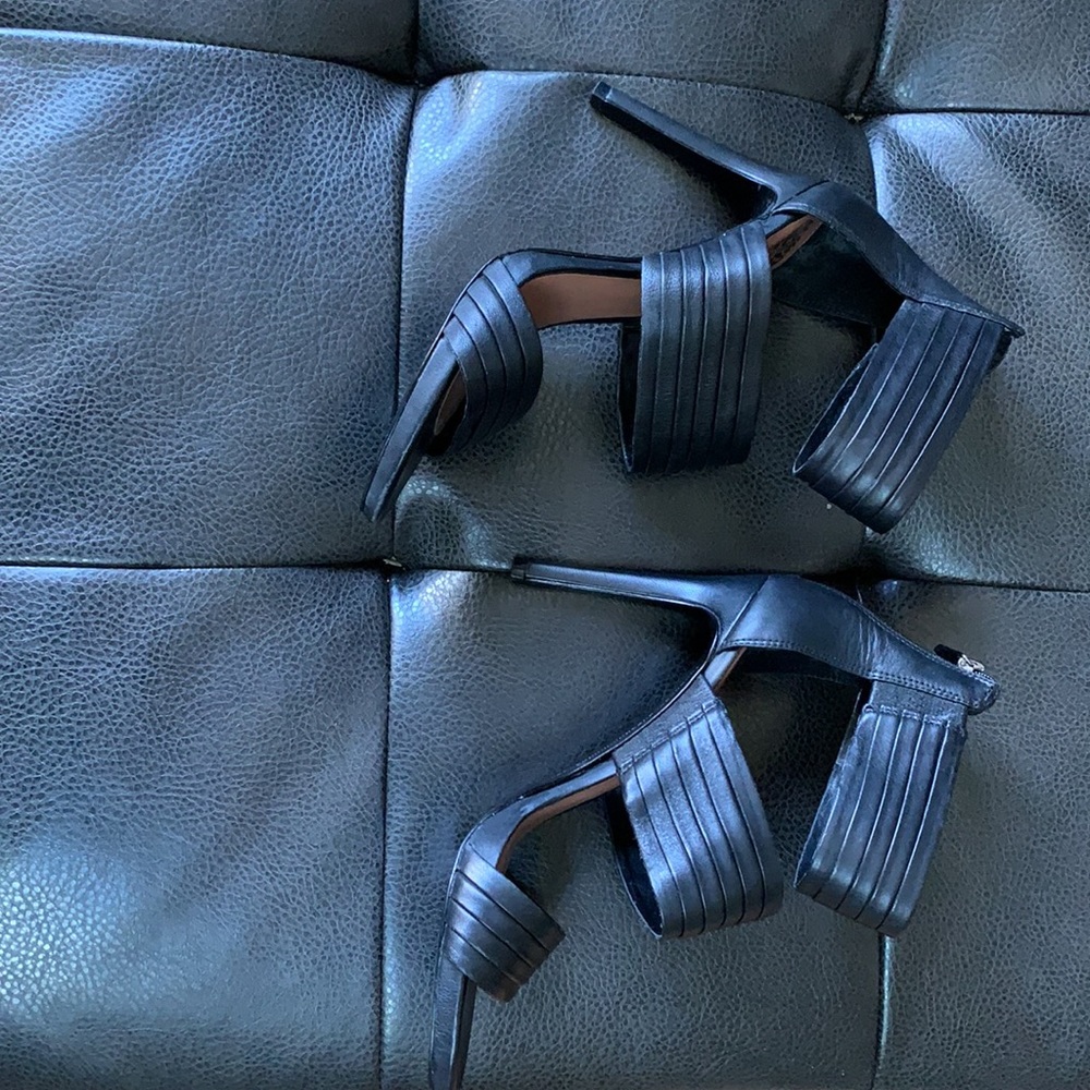 Vince Camuto Black Fia